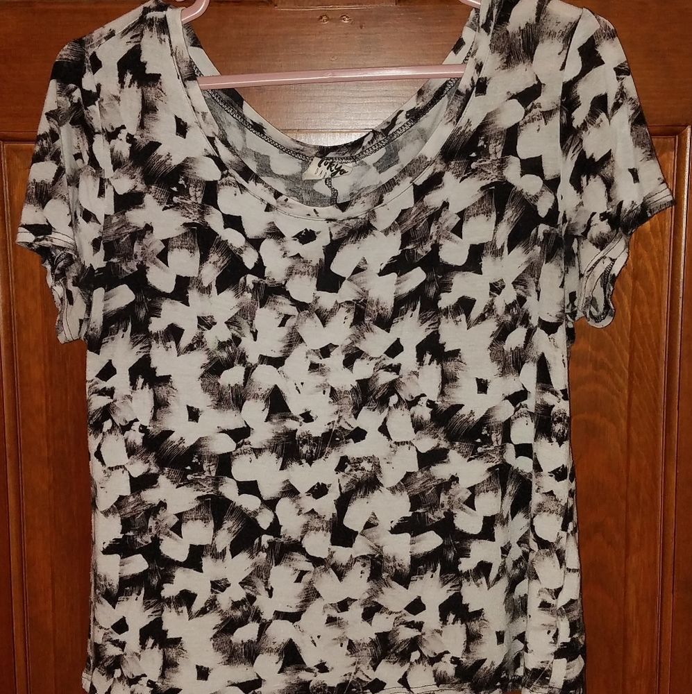 Aeropostale Tokyo Darling Black and White Crop Top